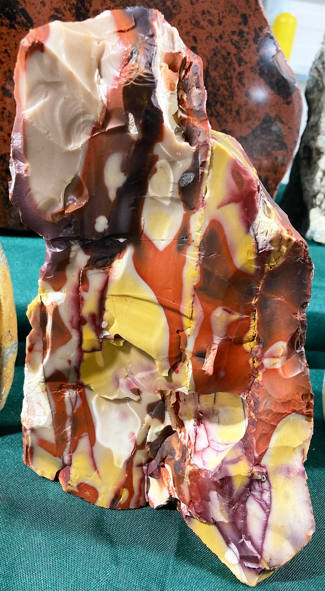 Gemstone (in)Formation: Mookaite